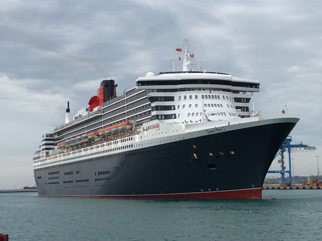 queen mary 2 2